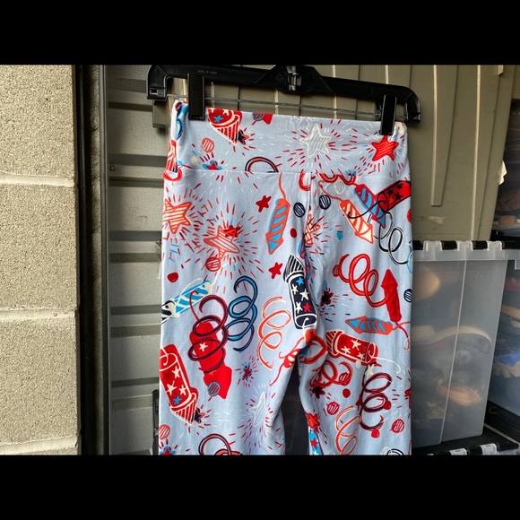 Lularoe Leggings Gray Red Fire Works Size One - Picture 10 of 13